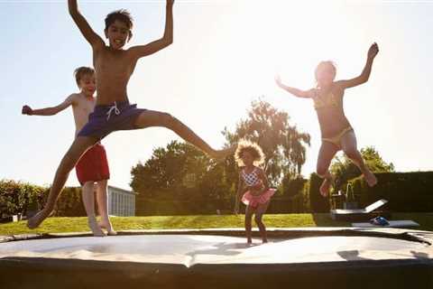 Which size trampoline is right for you? A Simple Guide - trampolinedude.com