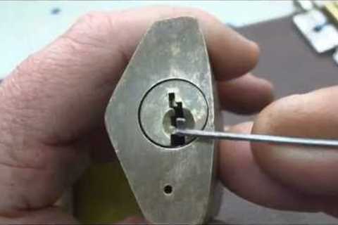 (175) EY Padlock - 5-Pins + 5-Dimples Picked Open (Thanks JMMURDY!!)